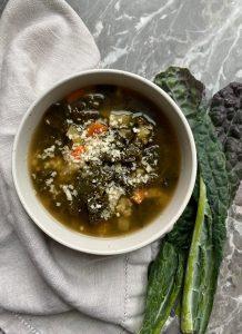 Sopa de kale y parmesano
